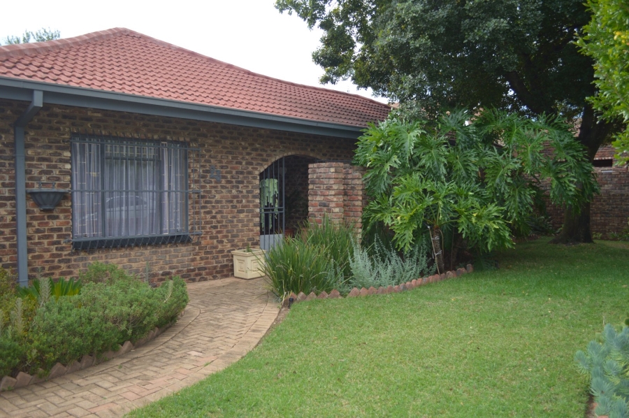 4 Bedroom Property for Sale in Flimieda North West